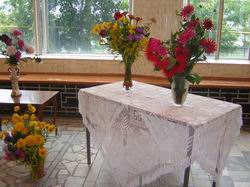 В селе Кудеиха хозяйки усадеб  демонстрировали букеты цветов, которые вырастили сами